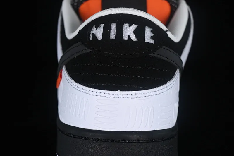 All categories Nk SB Dunk series Nk SB Dunk Low low-top sneakers Z version Tightbooth x Nk SB Dunk joint model Reverse Panda SB low-top casual sports skateboard shoes FD2629-100